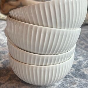 Elegant White Ribbed Bowls Set